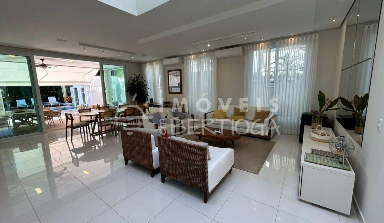 Casa-venda-BERTIOGA-RIVIERA-DE-SAO-LOURENCO-CA0725R-imobiliaria-na-riviera-imobiliaria-bertioga-2025-10-26_23-44-07_foto_rm-10