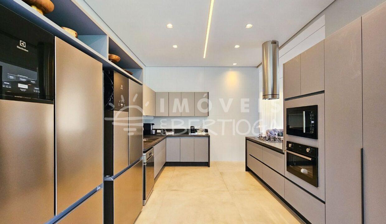 Casa-venda-BERTIOGA-RIVIERA-DE-SAO-LOURENCO-CA1573R-imobiliaria-na-riviera-imobiliaria-bertioga-2025-10-26_17-49-56_foto_rm-9