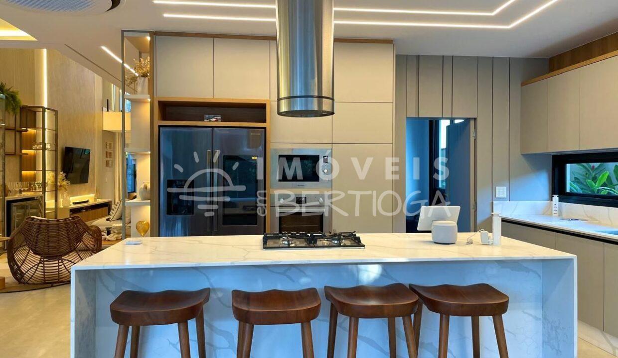 Casa-venda-BERTIOGA-RIVIERA-DE-SAO-LOURENCO-CA1652R-imobiliaria-na-riviera-imobiliaria-bertioga-2025-10-26_19-06-21_foto_rm-10