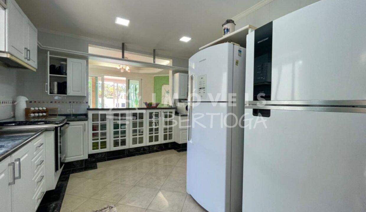 Casa-venda-BERTIOGA-RIVIERA-DE-SAO-LOURENCO-CA1740R-imobiliaria-na-riviera-imobiliaria-bertioga-2025-10-26_13-21-18_foto_rm-17